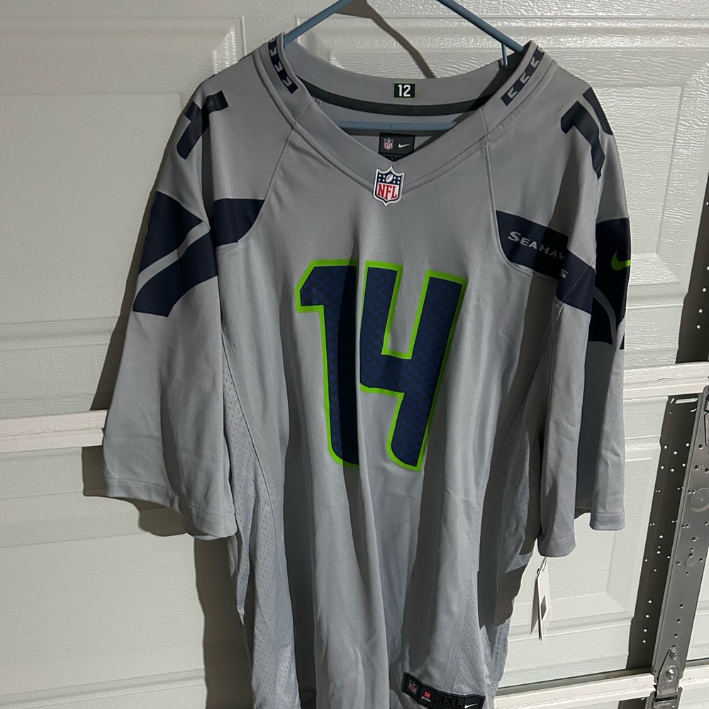 NFL Metcalf jersey. Size 3X. Brand new.